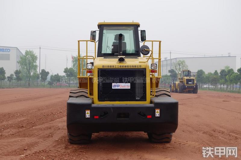 成工CGC18叉装车整机外观