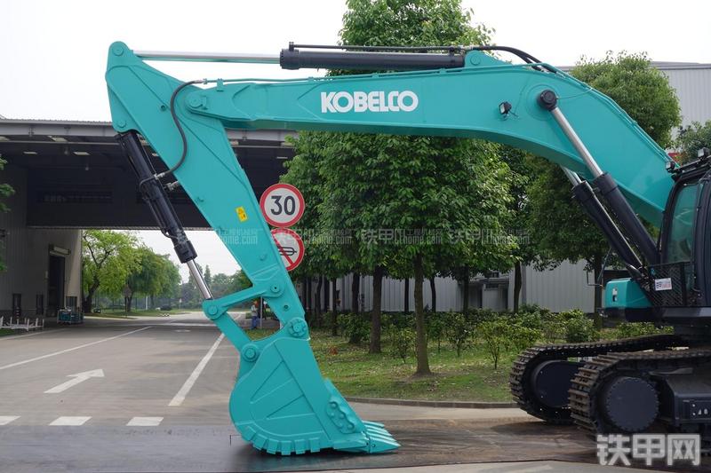 神钢SK495D挖掘机局部