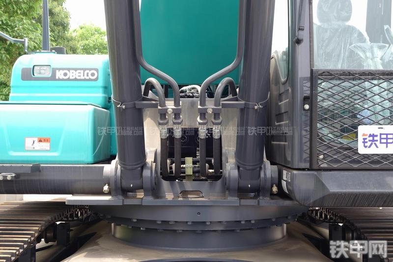 神钢SK380D挖掘机局部