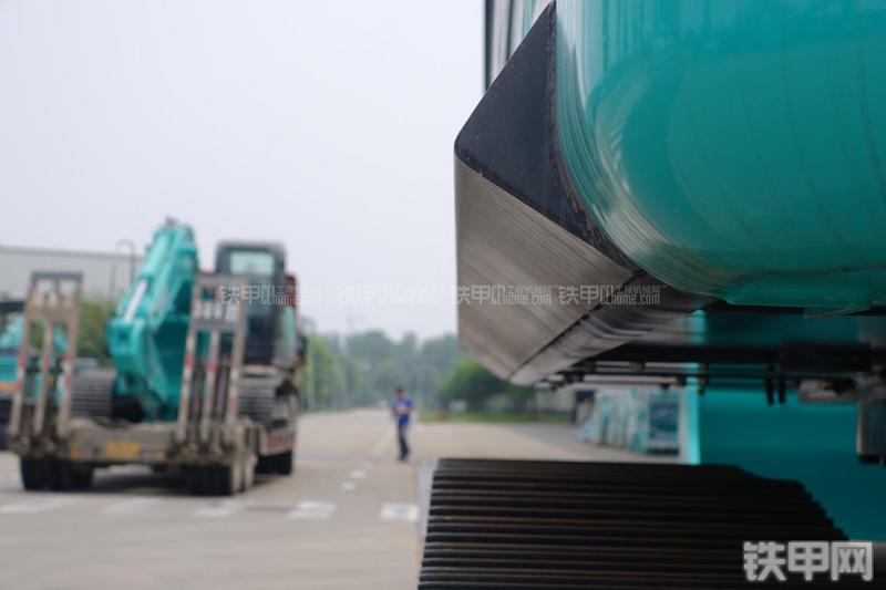 神钢SK380D挖掘机局部