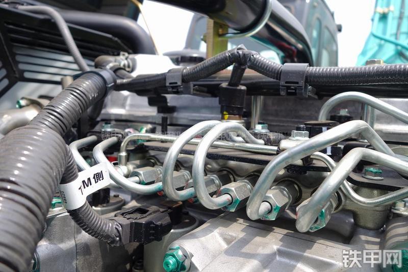 神钢SK380D挖掘机局部