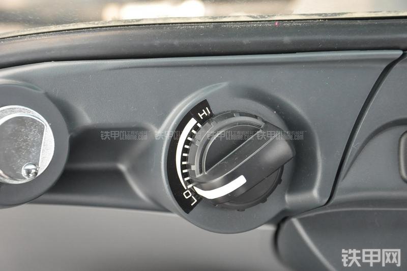 神钢SK270D挖掘机局部