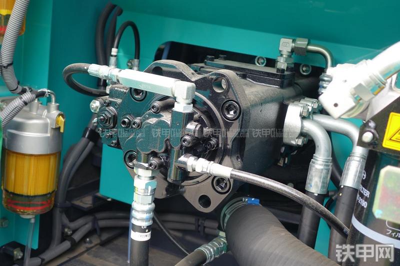 神钢SK330-8挖掘机局部