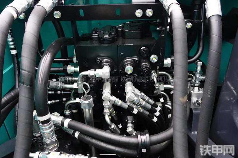 神钢SK140LC-8挖掘机局部