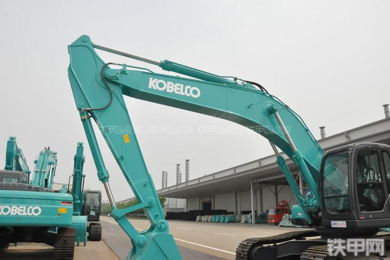 神钢SK350LC-8挖掘机局部