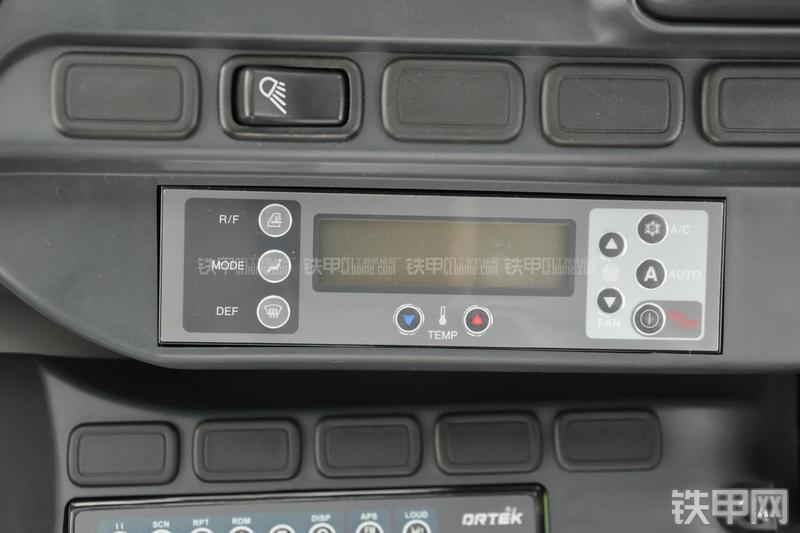 神钢SK460-8挖掘机局部