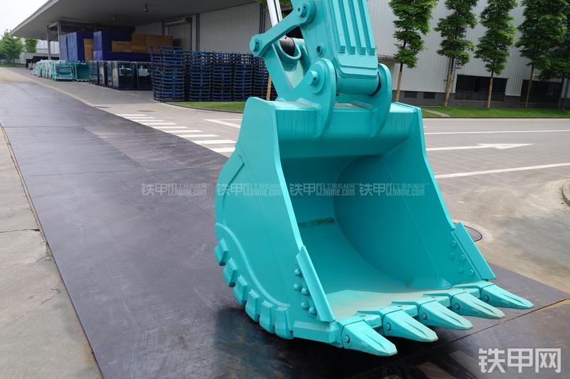 神钢SK380D挖掘机局部