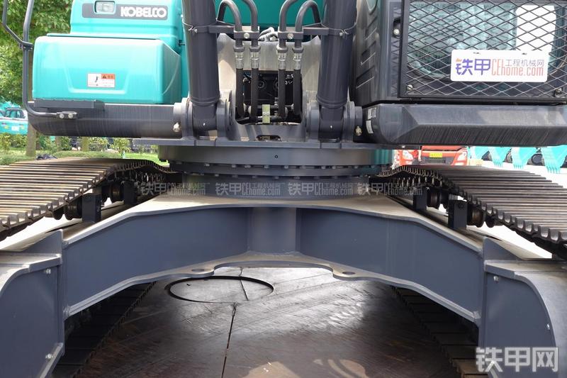 神钢SK380D挖掘机局部