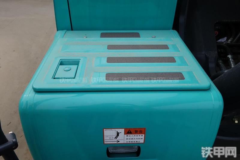 神钢SK495D挖掘机局部