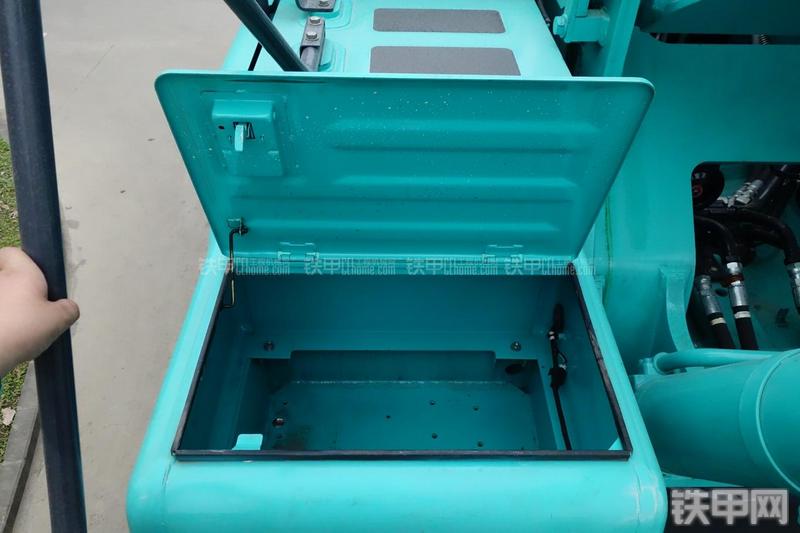 神钢SK460-8挖掘机局部