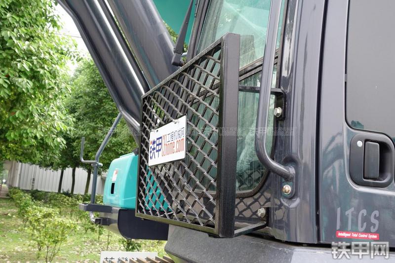 神钢SK495D挖掘机局部