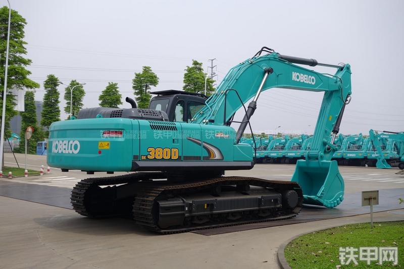 神钢SK380D挖掘机整机外观