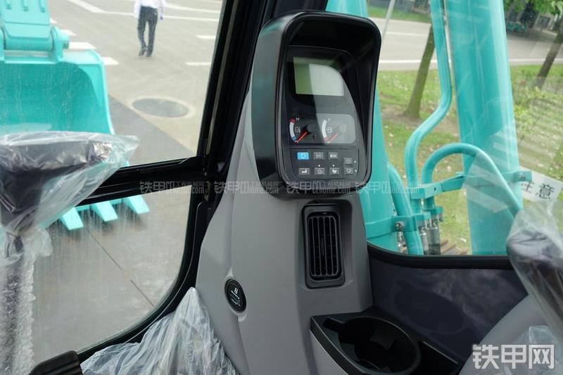 神钢SK330-8挖掘机局部