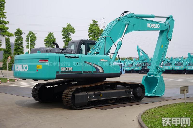 神钢SK330-8挖掘机整机外观