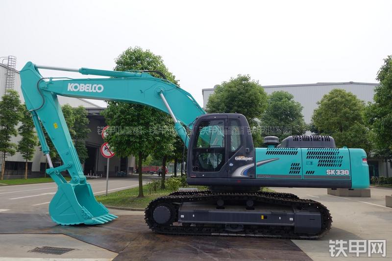 神钢SK330-8挖掘机整机外观