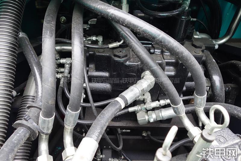 神钢SK495D挖掘机局部