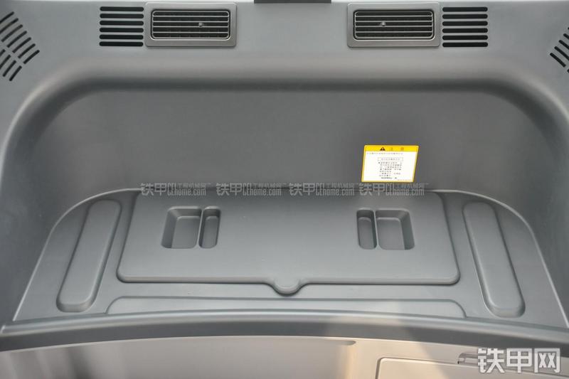 神钢SK270D挖掘机局部