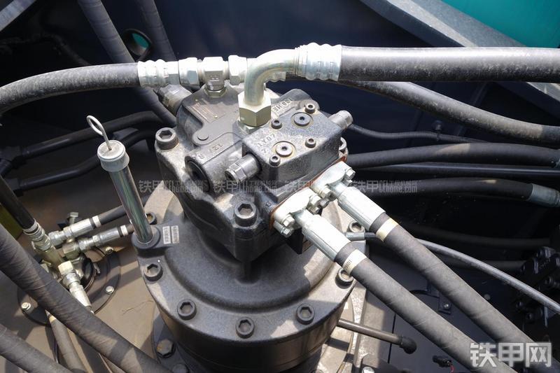 神钢SK380D挖掘机局部