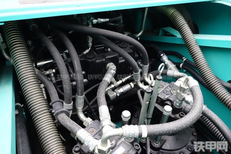 神钢SK460-8挖掘机局部