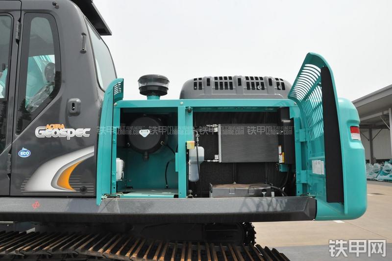 神钢SK270D挖掘机局部