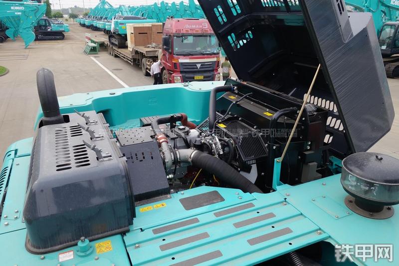 神钢SK495D挖掘机局部