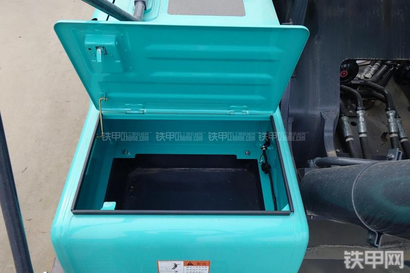 神钢SK495D挖掘机局部