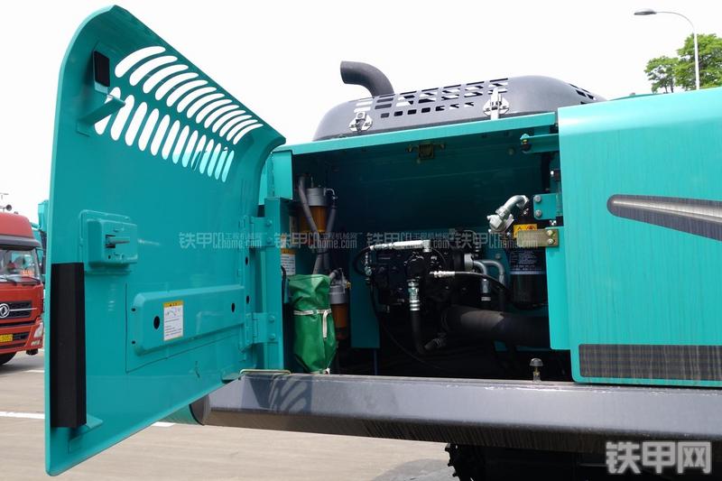 神钢SK380D挖掘机局部