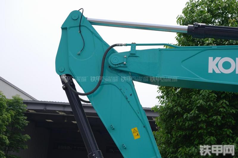 神钢SK380D挖掘机局部