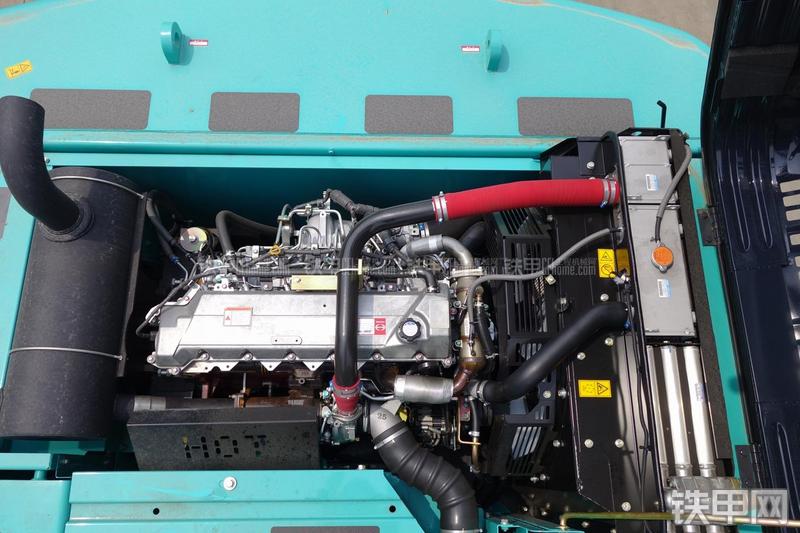 神钢SK380D挖掘机局部