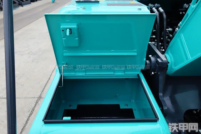 神钢SK140LC-8挖掘机局部