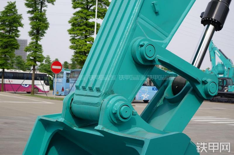 神钢SK495D挖掘机局部