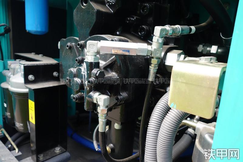 神钢SK495D挖掘机局部