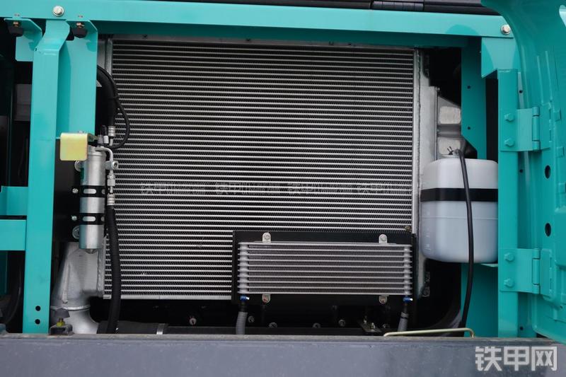 神钢SK495D挖掘机局部