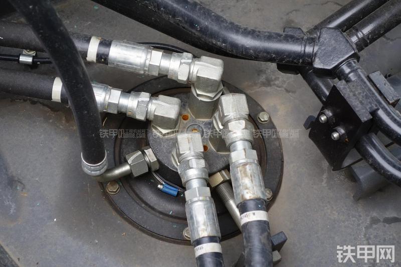 神钢SK495D挖掘机局部