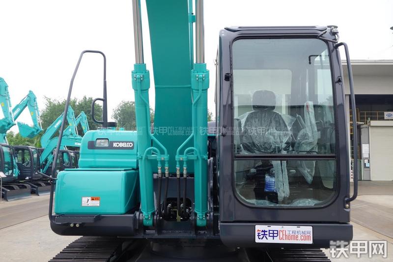 神钢SK140LC-8挖掘机局部