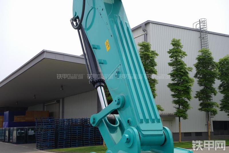 神钢SK380D挖掘机局部