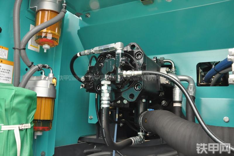 神钢SK270D挖掘机局部