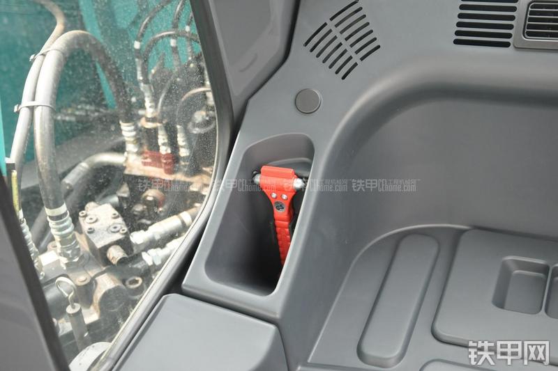 神钢SK140LC-8挖掘机局部