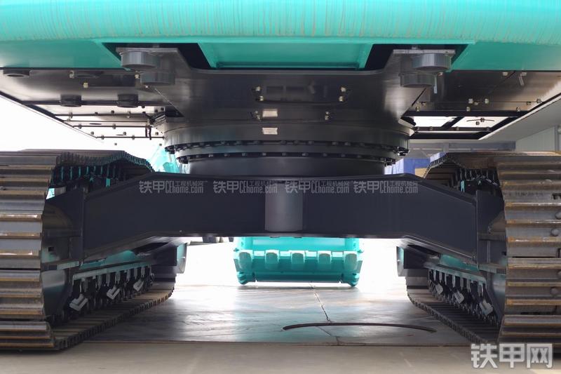 神钢SK380D挖掘机局部