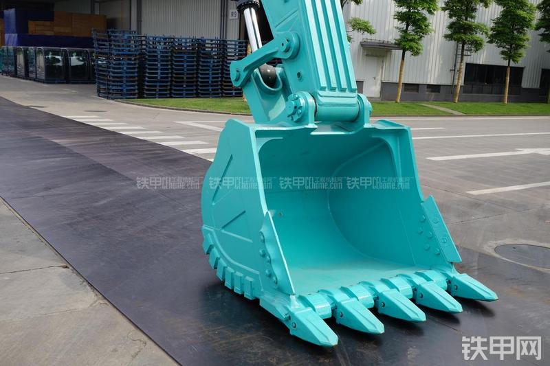 神钢SK495D挖掘机局部