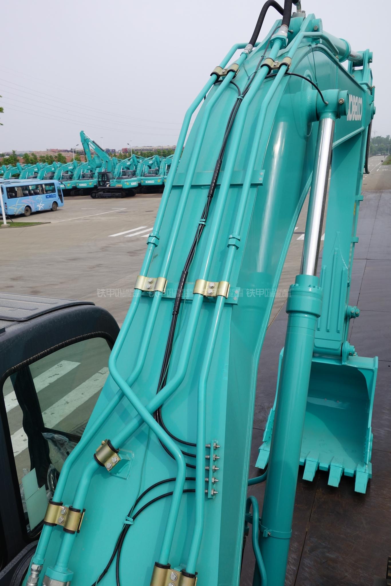 神钢sk330-8挖掘机