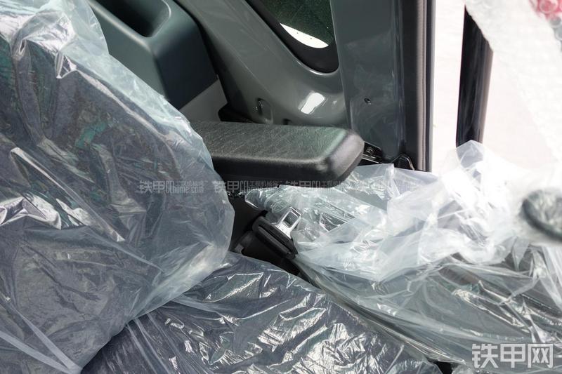 神钢SK330-8挖掘机局部