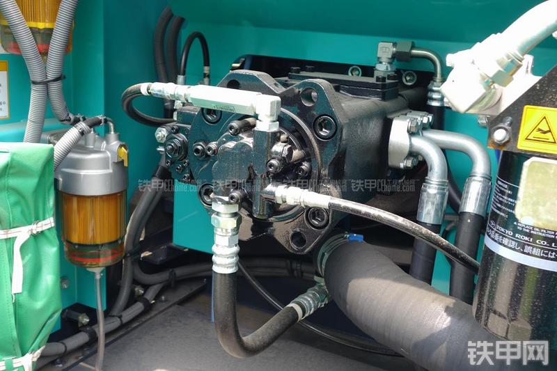 神钢SK380D挖掘机局部