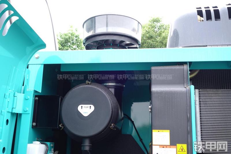 神钢SK380D挖掘机局部