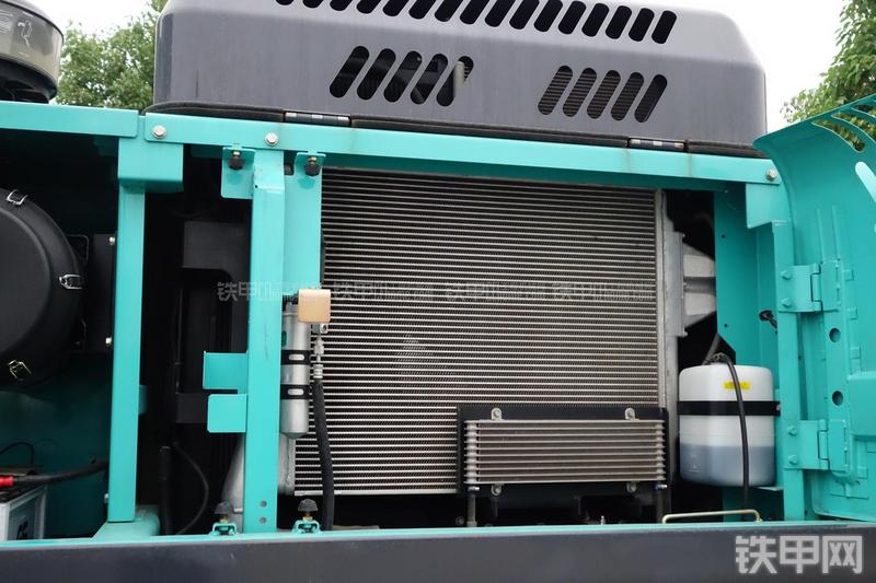 神钢SK460-8挖掘机局部