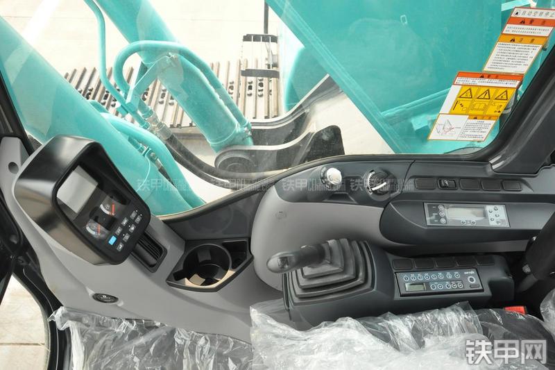 神钢SK140LC-8挖掘机局部