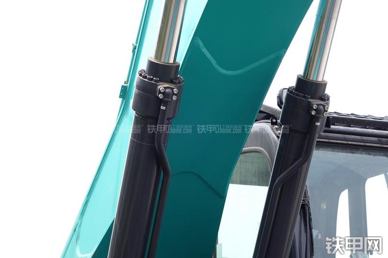 神钢SK380D挖掘机局部