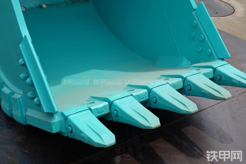 神钢SK380D挖掘机局部