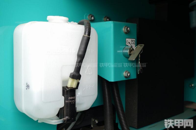 神钢SK380D挖掘机局部