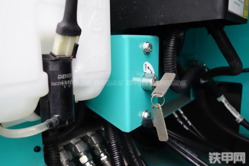 神钢SK460-8挖掘机局部